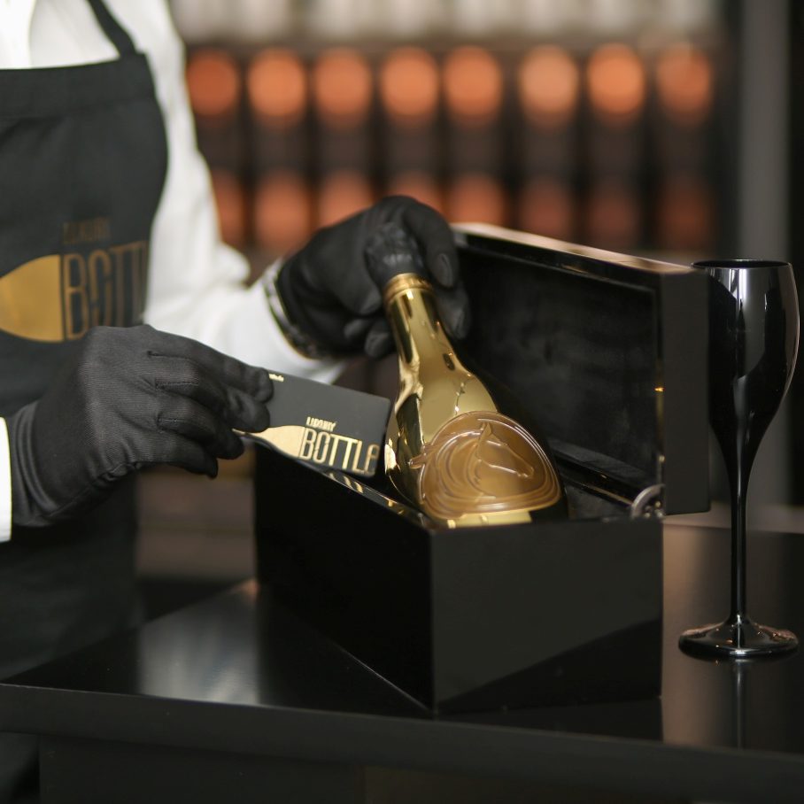 Luxury Bottle GmbH - Give Away Flaschen - Verpackung - Visitenkarte